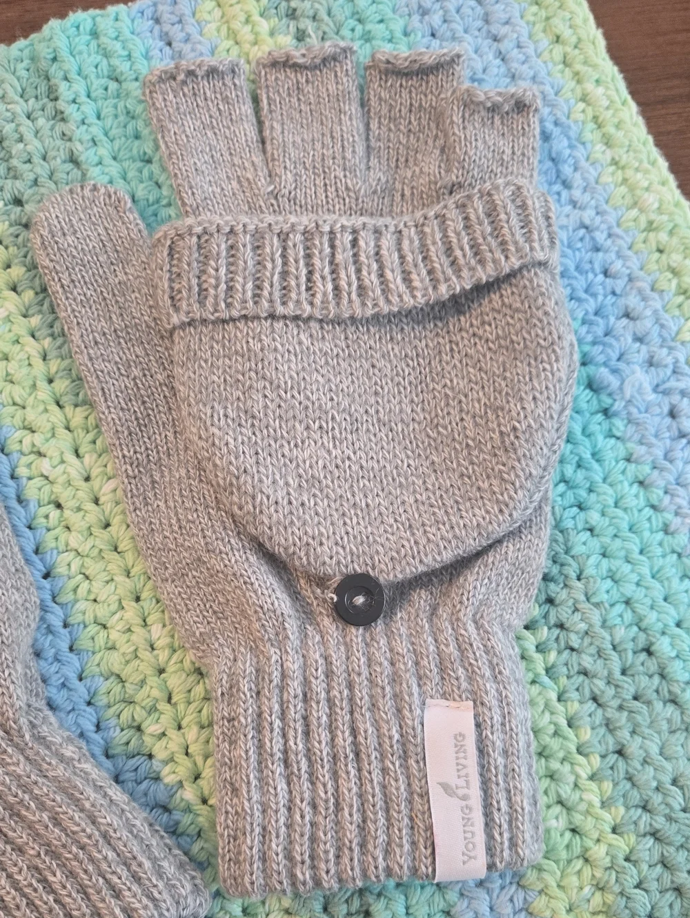 NWOT Young Living Brand Members Only Gloves/Mittens In Gray